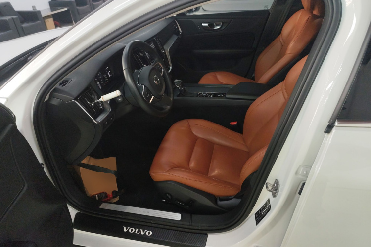 沃尔沃S60 2021款 T3 智行豪华版中控内饰19