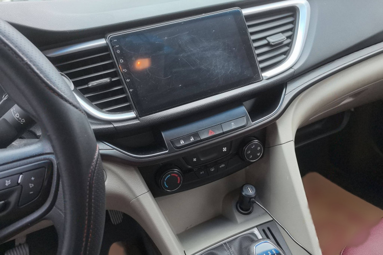 别克 英朗 2015款 15N 手动精英型局部细节16