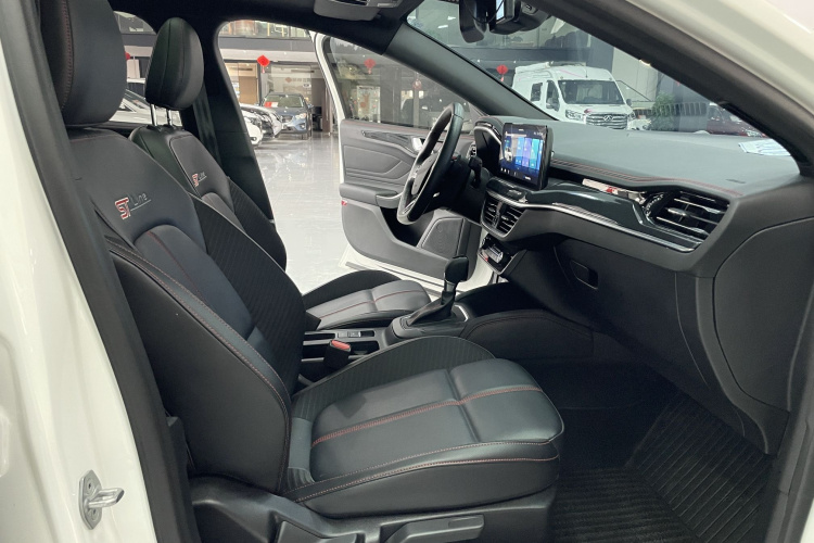 福特 福克斯 2022款 三厢 EcoBoost 180 自动ST Line中控内饰7007