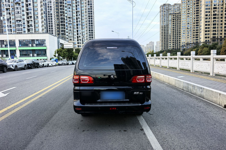 东风风行 菱智 2022款 奋斗款 M5L 1.6L 基本型 7座车身外观6005