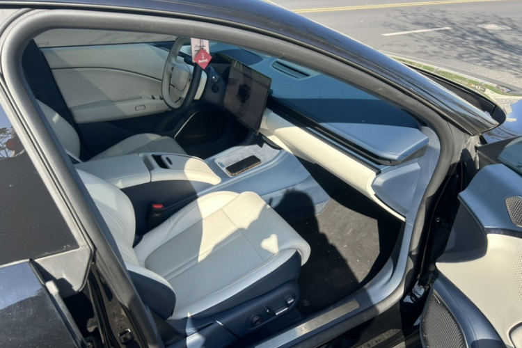 极氪007 2024款 后驱智驾版 75kWh中控内饰7007