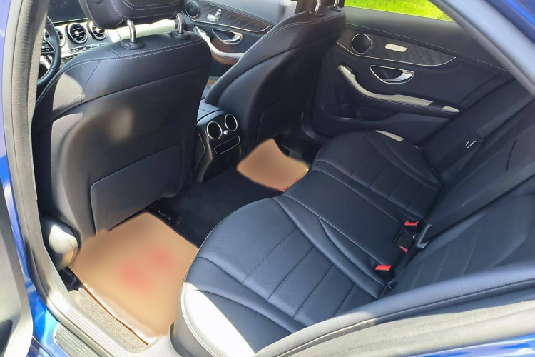 奔驰C级 2019款 C 180 L 时尚型运动版中控内饰7003