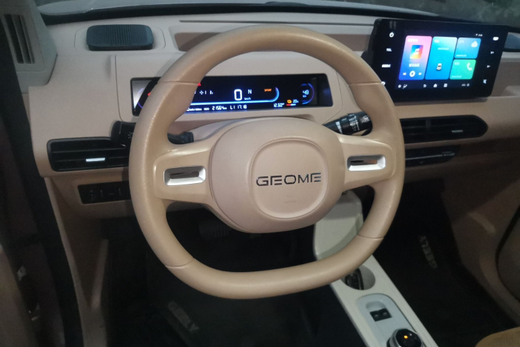 吉利银河 2023款 熊猫mini 200km 耐力熊中控内饰13