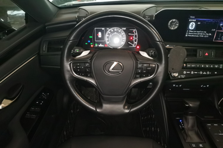 雷克萨斯ES 2021款 300h 臻享版中控内饰13