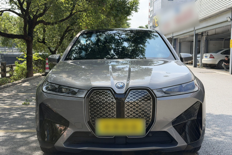 宝马iX 2022款 M60车身外观6001