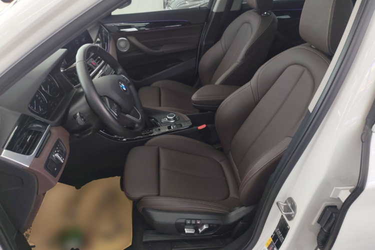 宝马X1新能源 2021款 xDrive30Le 尊享型中控内饰19