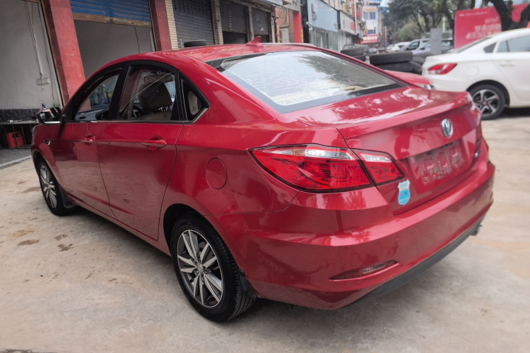 长安 逸动 2016款 1.6L 手动风尚型车身外观4