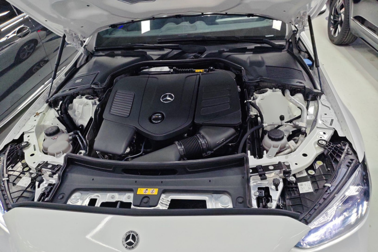 奔驰C级 2022款 C 200 L 运动版机舱底盘24