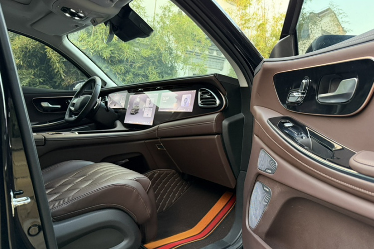 星途揽月 2023款 400T 四驱星尊版 6座中控内饰7005