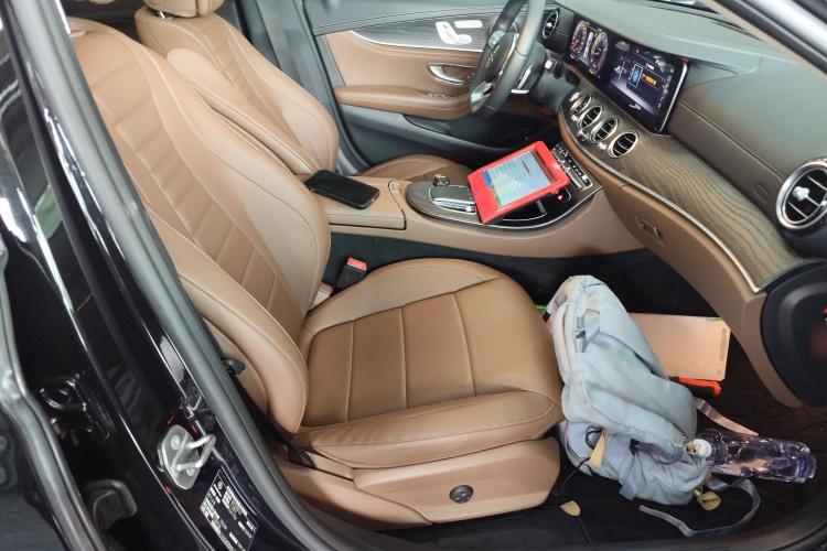 奔驰E级 2019款 改款 E 300 L 运动时尚型局部细节41