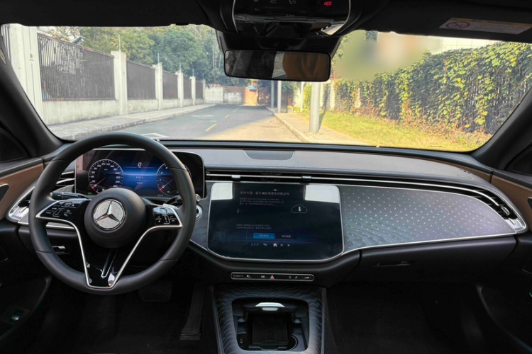 奔驰E级 2025款 E 300 L 时尚型中控内饰7004