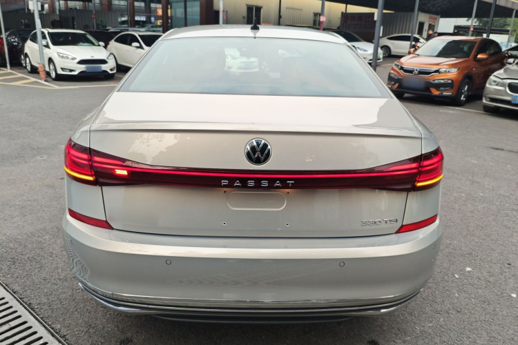 大众 帕萨特 2022款 330TSI 星空尊贵版车身外观6