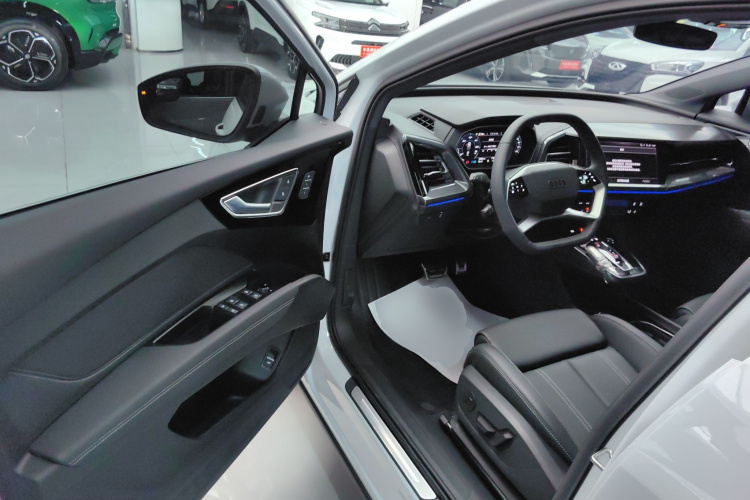 奥迪Q4 e-tron 2024款 40 e-tron 创境版中控内饰20