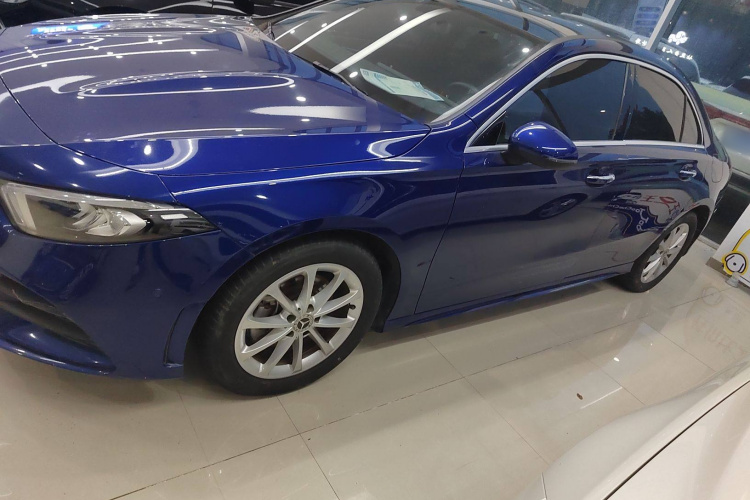 奔驰A级 2022款 改款 A 200 L 运动轿车时尚型车身外观4