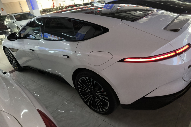 阿维塔12 2025款 Ultra增程版车身外观6003