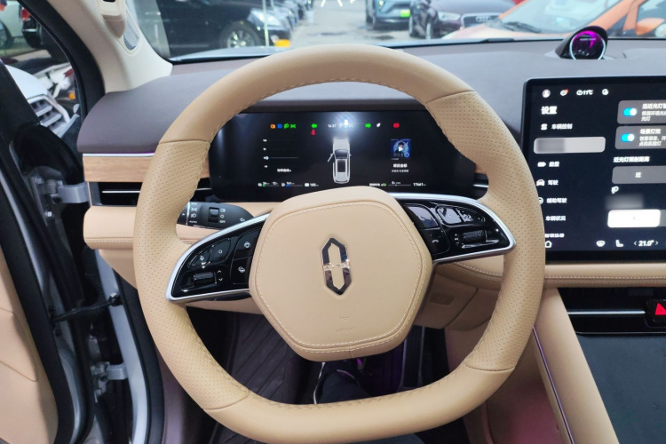 鸿蒙智行 问界M7 2024款 1.5T 智驾后驱Ultra版 5座中控内饰13