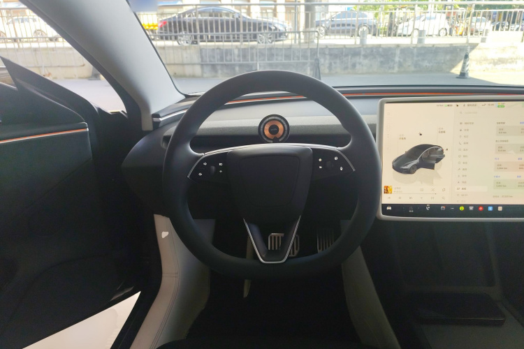 特斯拉 Model 3 2023款 长续航全轮驱动版中控内饰13