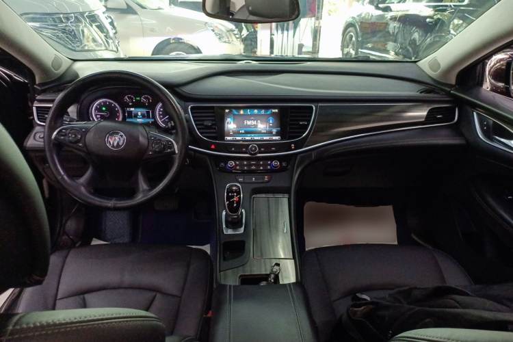 别克 君越 2018款 20T 精英型中控内饰12