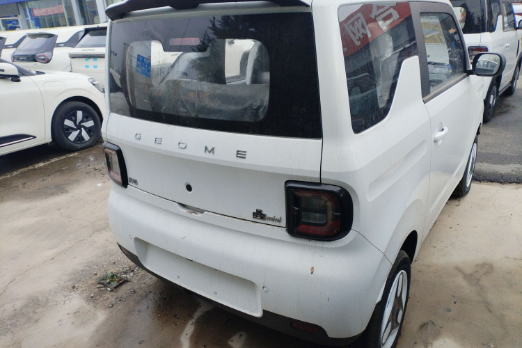 吉利银河 熊猫 2025款 210km 元气熊车身外观7