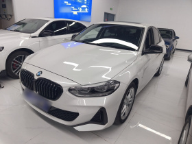 宝马1系 2023款 120i M运动曜夜版