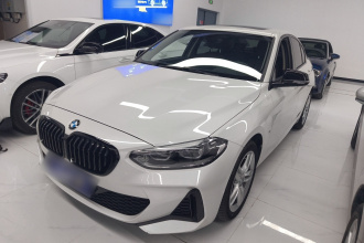 宝马1系 2023款 120i M运动曜夜版