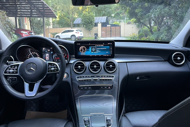 奔驰C级 2019款 C 180 L 时尚型运动版中控内饰7001