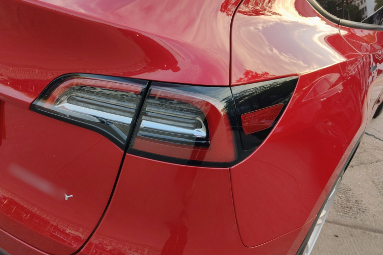 特斯拉 Model Y 2021款 标准续航后驱版车身外观9
