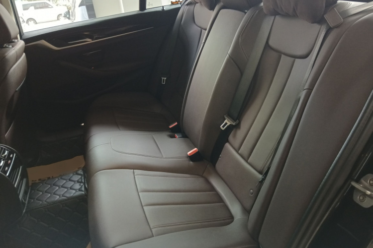 宝马5系 2019款 525Li 豪华套装中控内饰21