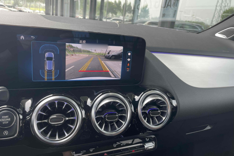 奔驰GLA AMG 2024款 AMG GLA 35 4MATIC中控内饰7003