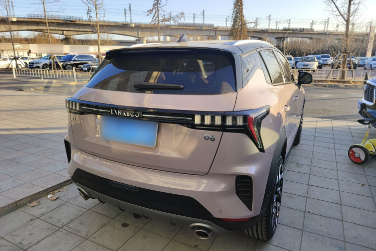 领克06 2023款 Remix 1.5T Shero车身外观7