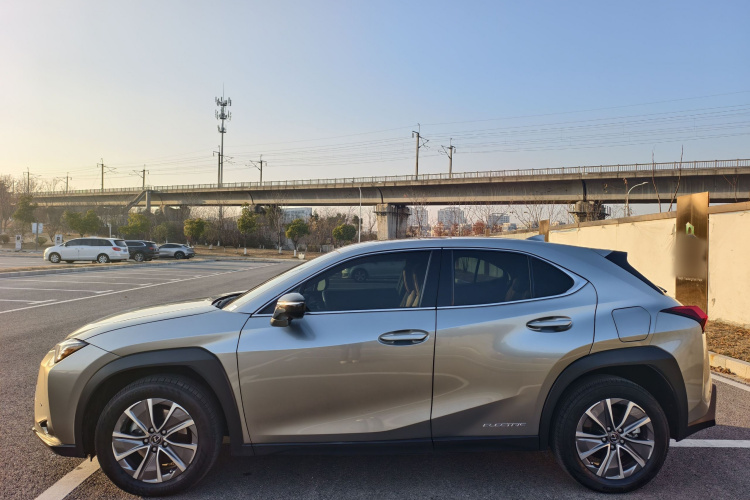 雷克萨斯UX新能源 2020款 300e 纯·悦版车身外观6006
