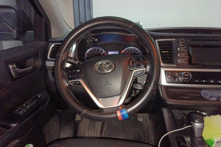 丰田 汉兰达 2015款 2.0T 四驱豪华版 7座局部细节13