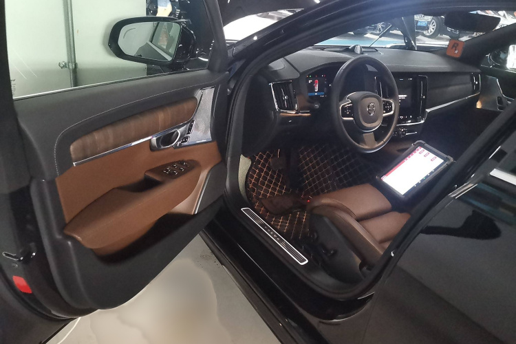 沃尔沃S90 2025款 B5 智雅豪华版中控内饰7003