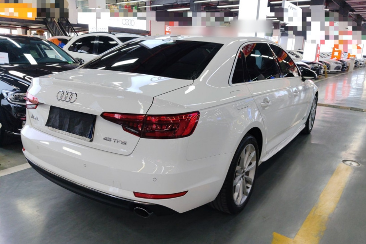 奥迪A4L 2017款 45 TFSI quattro 风尚型车身外观7
