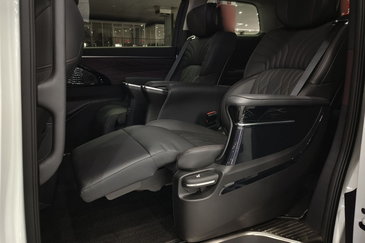 广汽传祺 传祺M8 2024款 大师系列 400T 尊贵版中控内饰7003