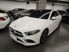 奔驰A级 2022款 改款三 A 200 L 运动轿车时尚型