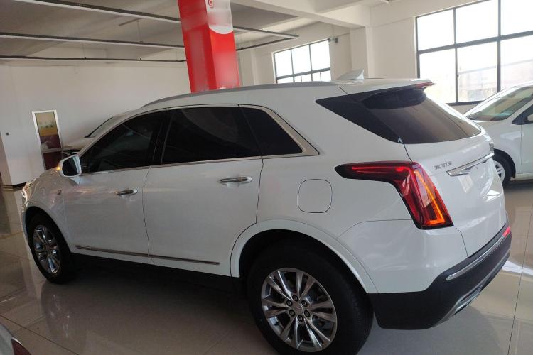 凯迪拉克XT5 2021款 28T 豪华型车身外观4