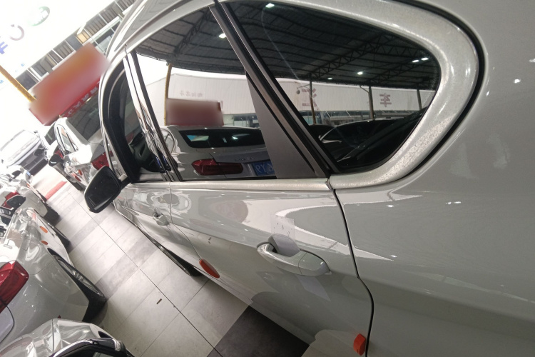 宝马2系旅行车 2016款 220i 领先型车身外观6003