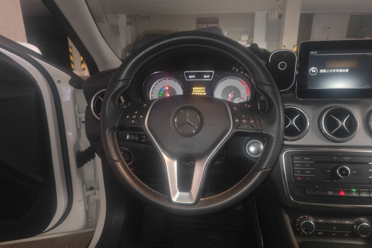 奔驰GLA 2016款 GLA 200 时尚型中控内饰13