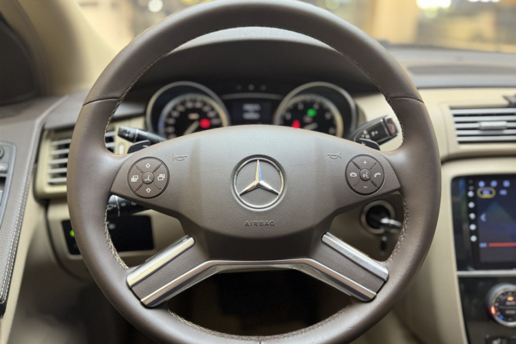 奔驰R级 2017款 R 320 4MATIC 商务型臻藏版局部细节13