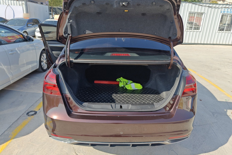 吉利汽车 帝豪 2019款 领军版 1.5L 手动向上互联型 国VI机舱底盘23