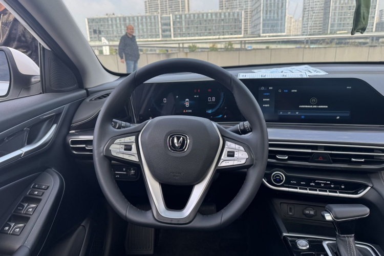 长安 逸动 2020款 PLUS 百万版 1.6L GDI CVT豪华型中控内饰7006