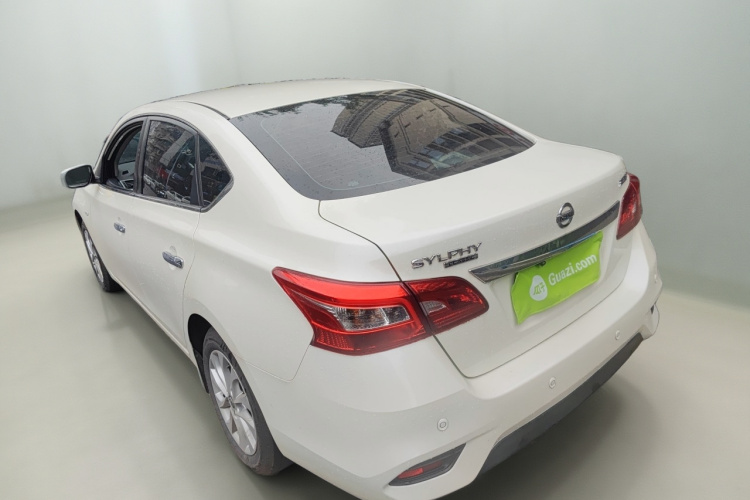 日产 轩逸 2022款 经典 1.6XE CVT舒适版车身外观5