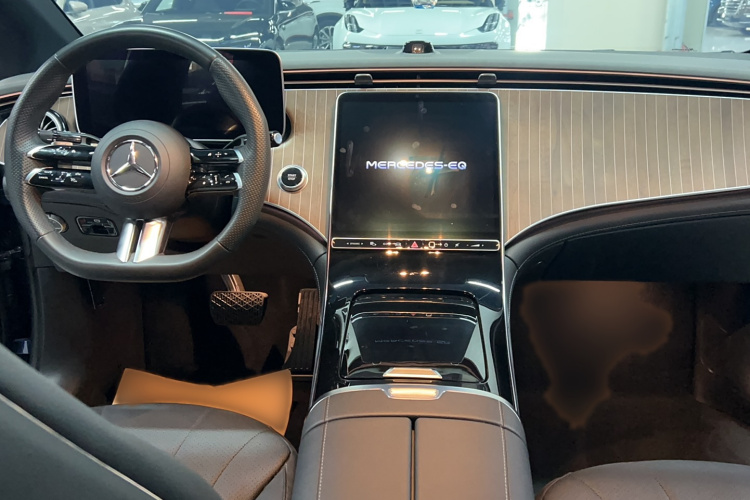 奔驰EQE 2022款 350 先锋版中控内饰7006