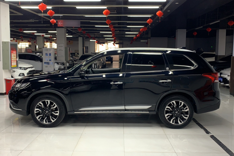 三菱 欧蓝德 2019款 2.4L 四驱致享版 5座 国V车身外观6005