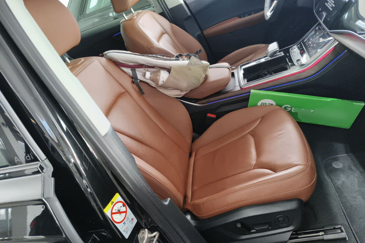 奥迪Q7 2024款 45 TFSI quattro S line黑武士型局部细节41