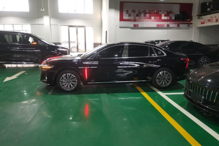 红旗H5 2023款 2.0T 自动智联旗畅版车身外观4