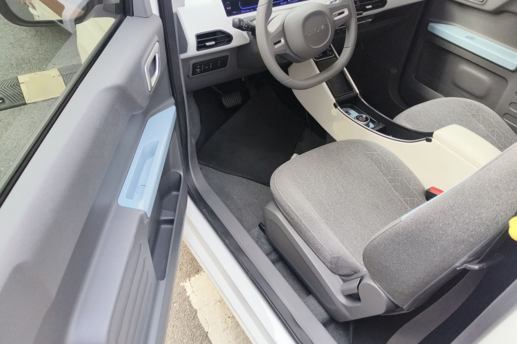 吉利银河 2024款 熊猫mini 200km 耐力熊中控内饰20