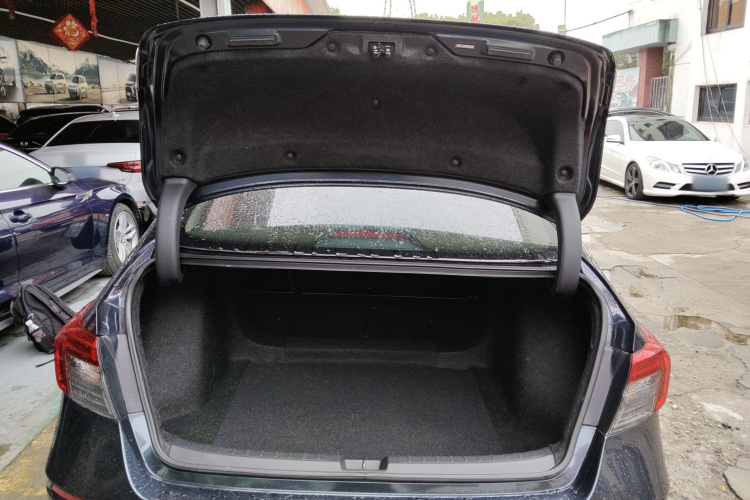 本田 思域 2022款 240TURBO CVT劲动版机舱底盘23