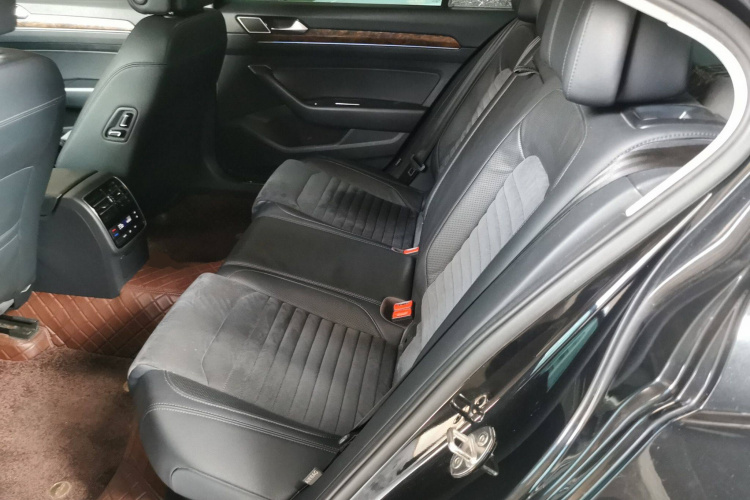 大众 迈腾 2017款 330TSI DSG 尊贵型中控内饰7004